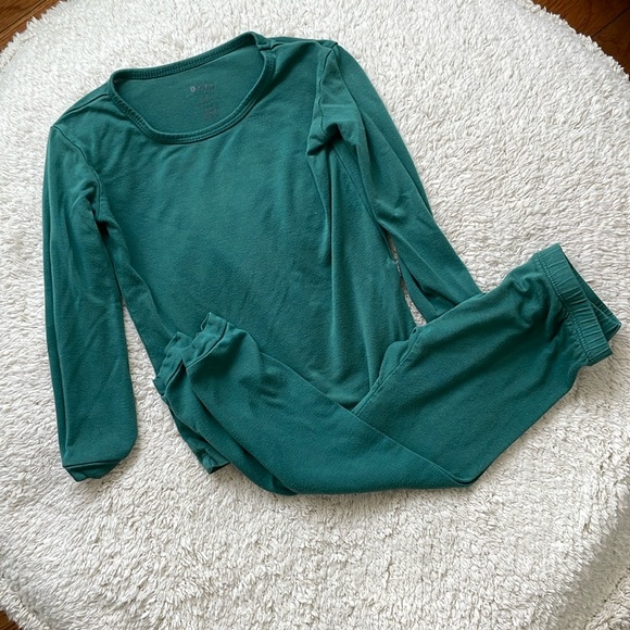 Kyte BABY Other - Kyte BABY long sleeve pajamas in Emerald 2T still in good condition.